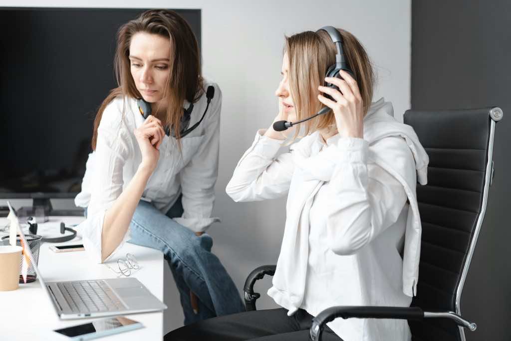 呼叫中心系统是否可以与其他企业应用集成？